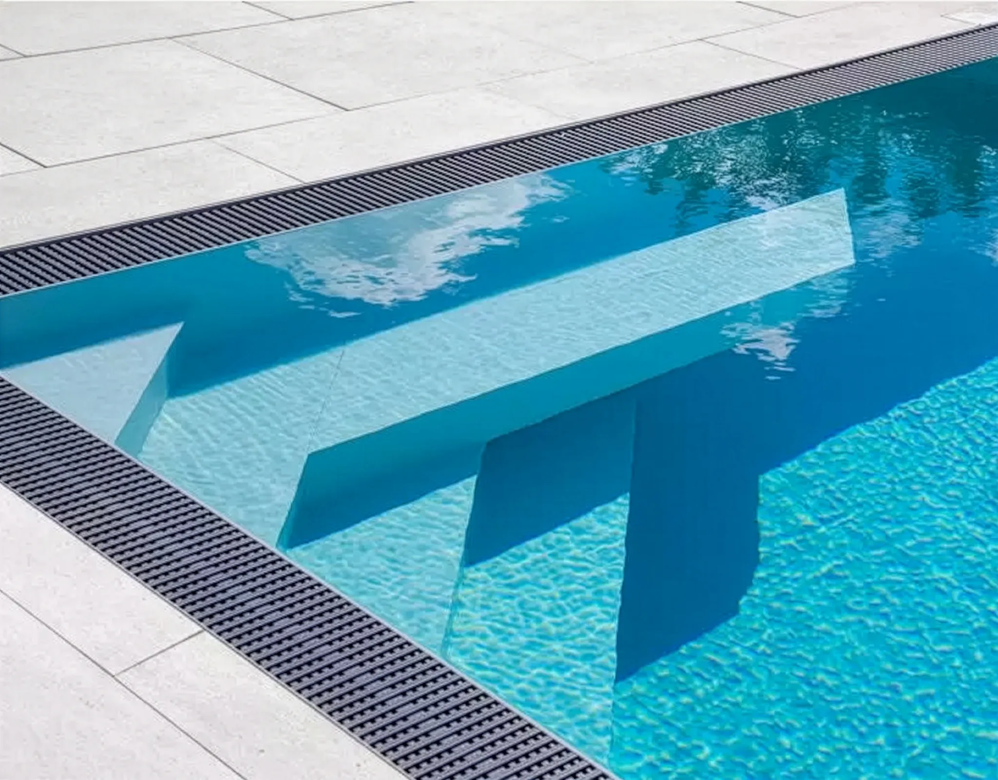 Hochwertiger Poolbau mit individuellem Design in Amberg